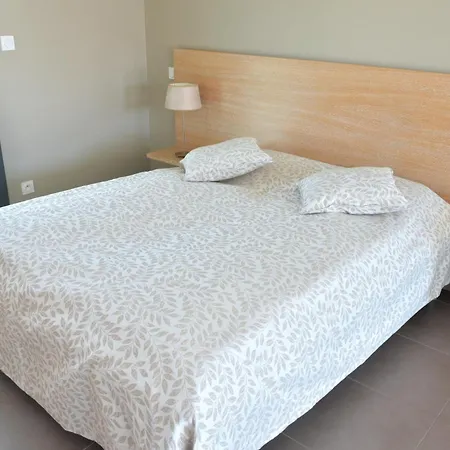 Sainte Hune 아파트